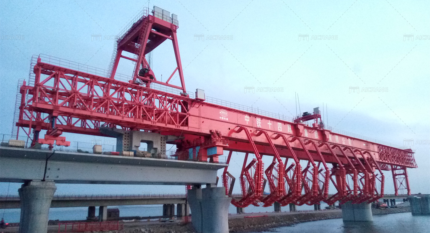 Launching Gantry Crane