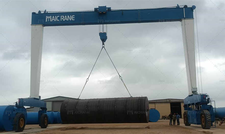 Rubber-tired Gantry Crane Handling Oil Tank